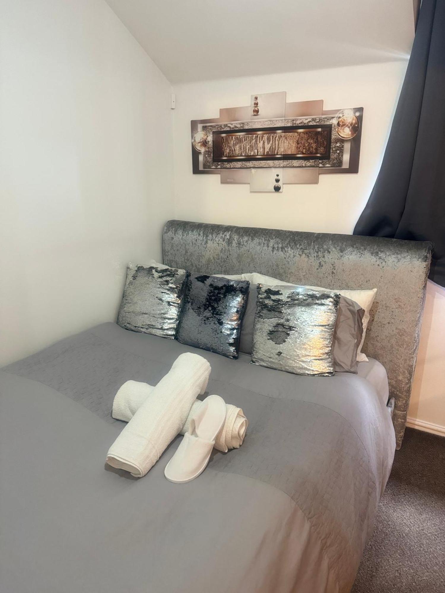 Homestay Lux 1 Bedroom And A Private Bathroom In A Shared Flat With Free Parking And Netflix