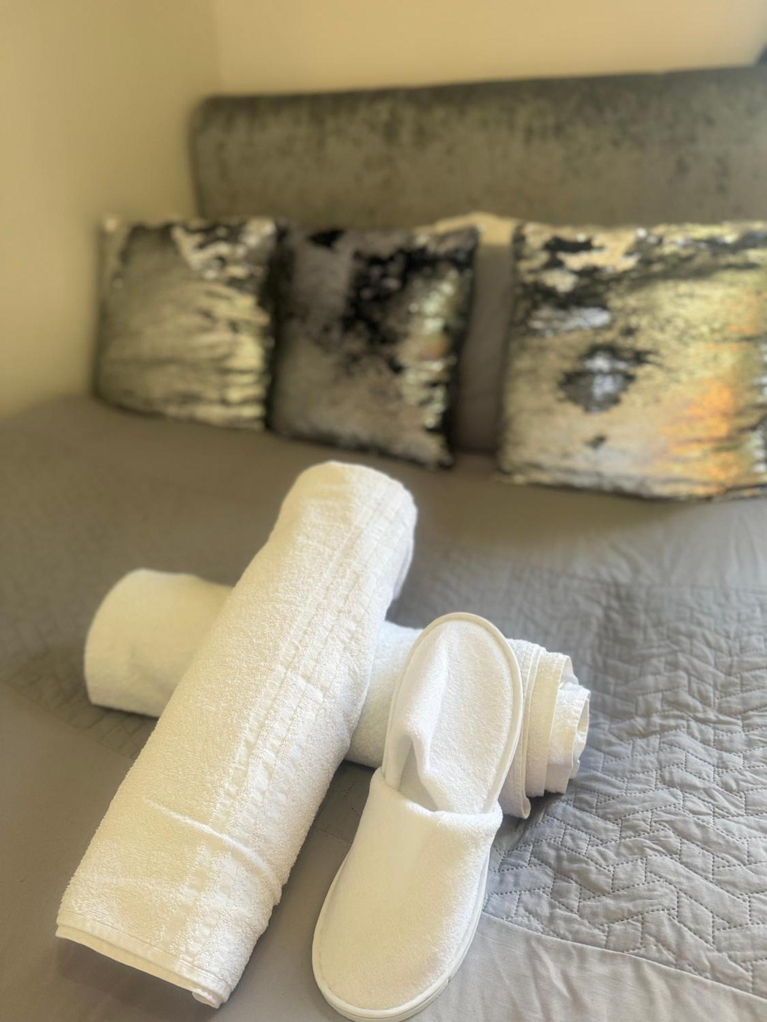 Lux 1 Bedroom And A Private Bathroom In A Shared Flat With Free Parking And Netflix *
