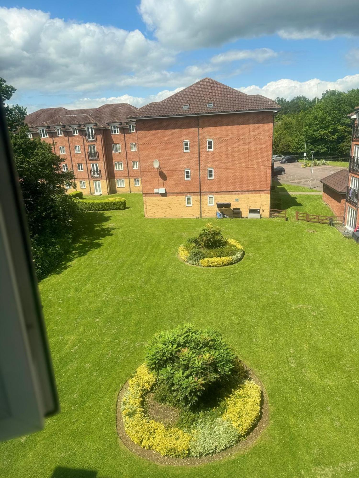 Lux 1 Bedroom And A Private Bathroom In A Shared Flat With Free Parking And Netflix *