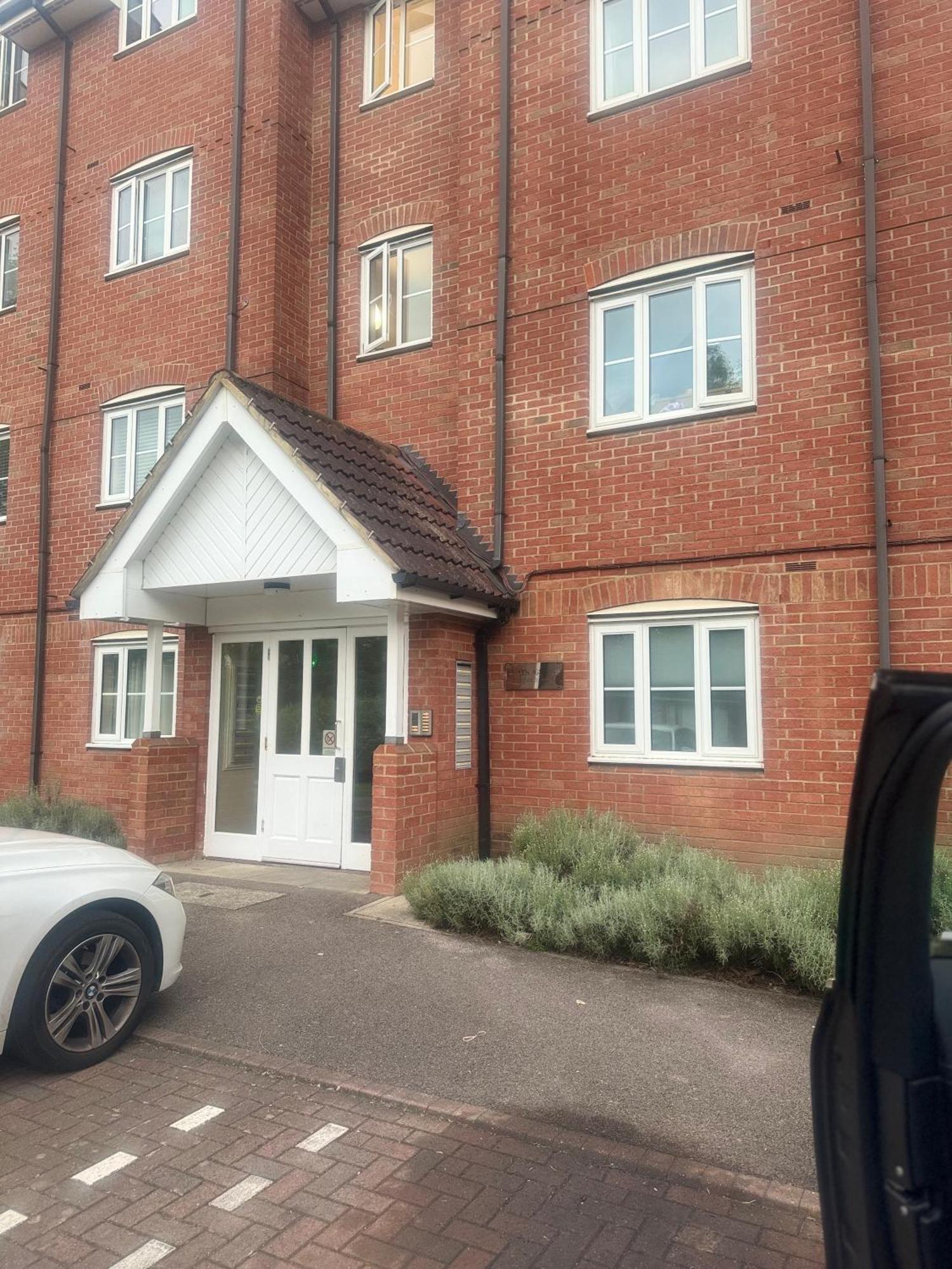 Lux 1 Bedroom And A Private Bathroom In A Shared Flat With Free Parking And Netflix Homestay *
