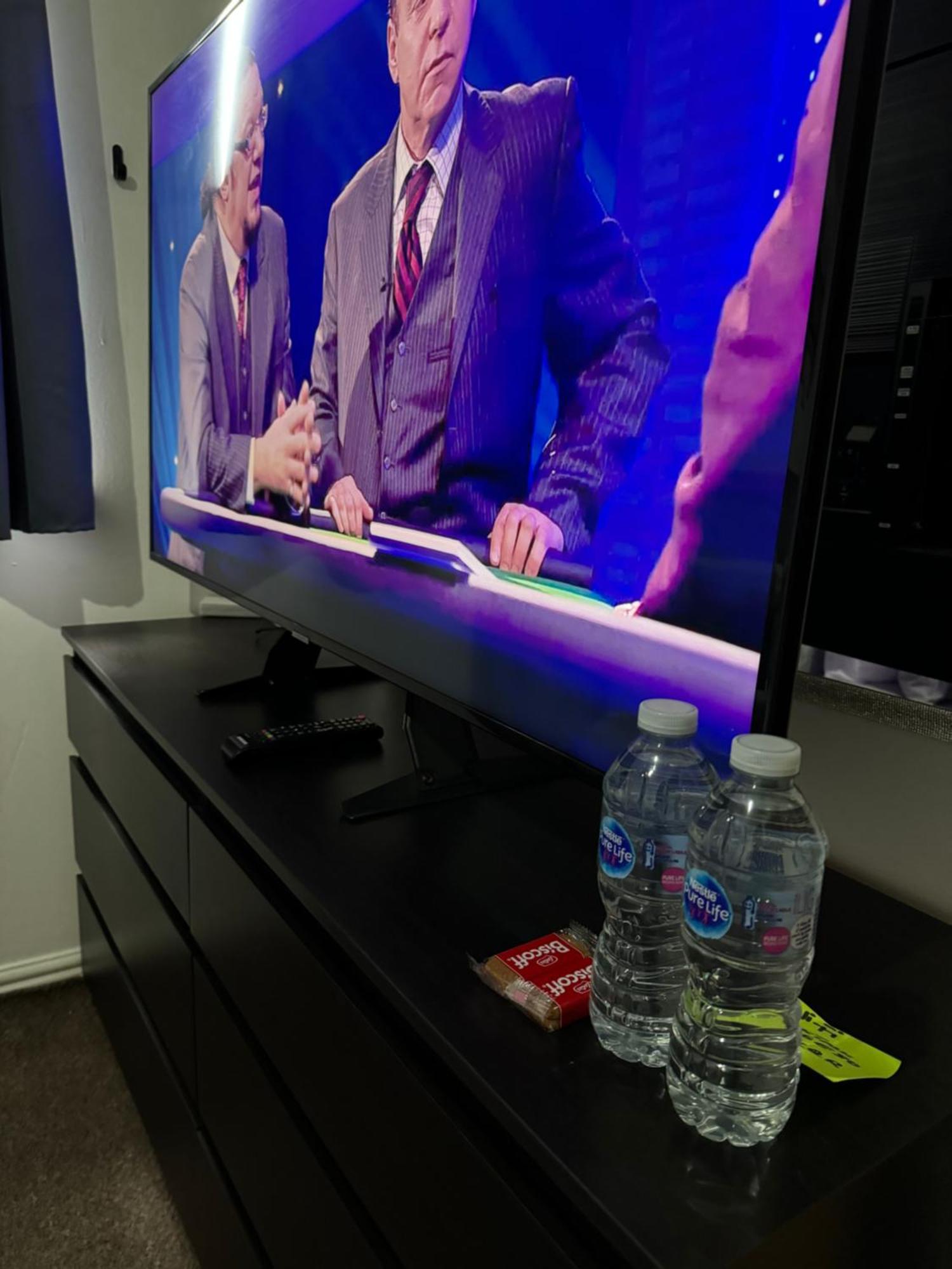 Lux 1 Bedroom And A Private Bathroom In A Shared Flat With Free Parking And Netflix