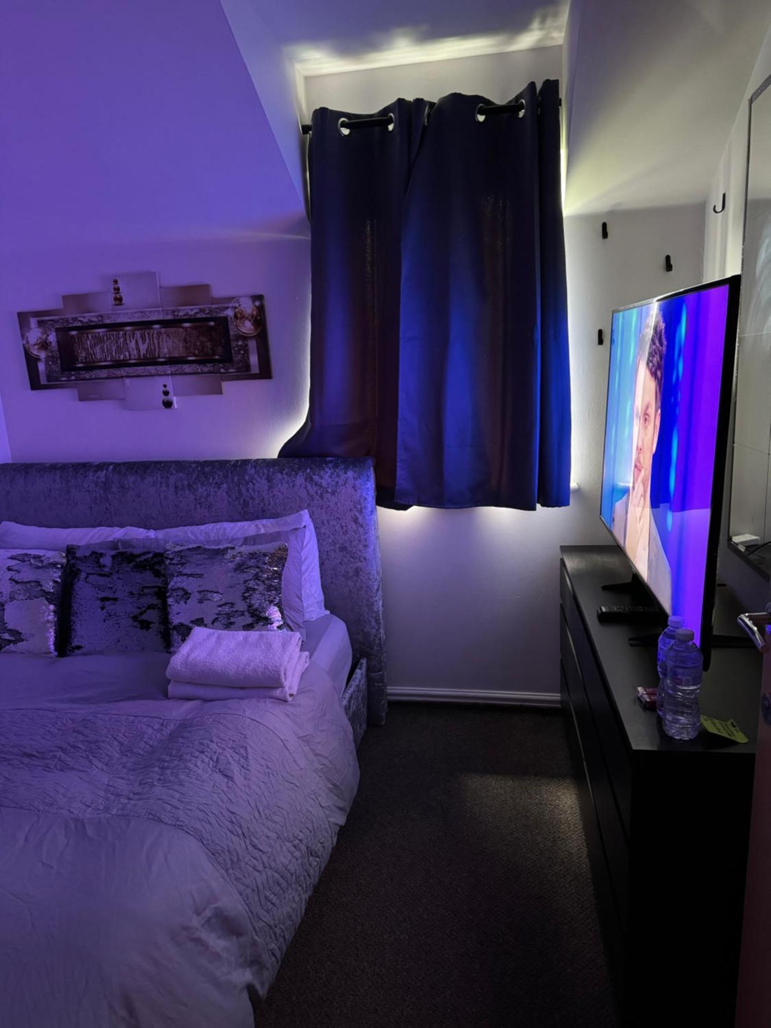 Homestay Lux 1 Bedroom And A Private Bathroom In A Shared Flat With Free Parking And Netflix Wormley