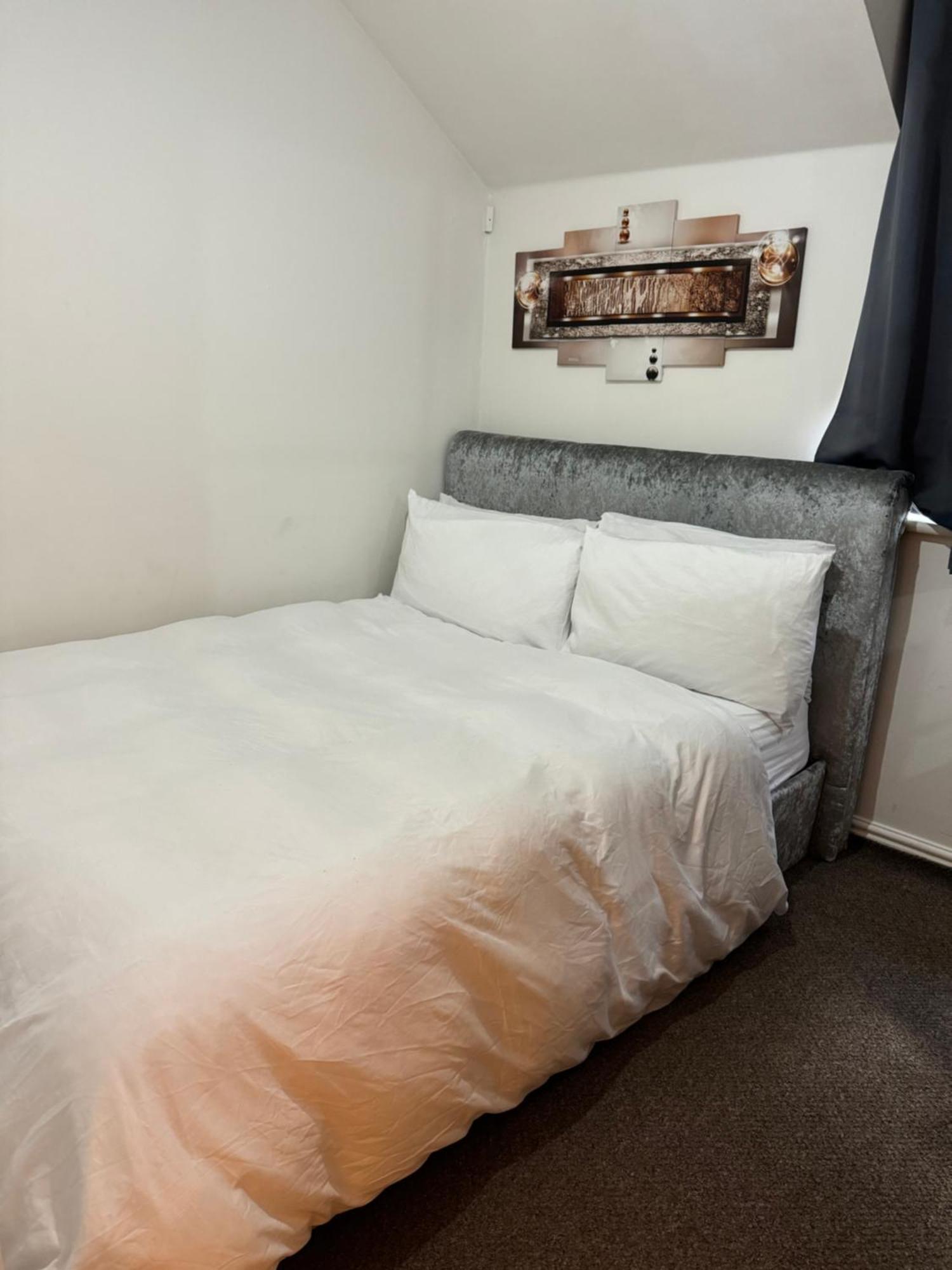 Lux 1 Bedroom And A Private Bathroom In A Shared Flat With Free Parking And Netflix *